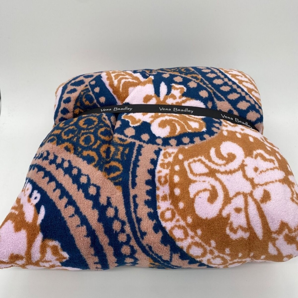 Vera Bradley 80” x 50” Throw Blanket in Fern Paisley, NWT.
